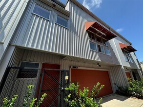 Building Photo - 2605 Calumet St
