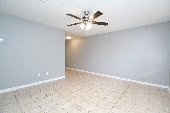 Foto del edificio - 1/2 Off First Month's Rent – 2BR Duplex in...