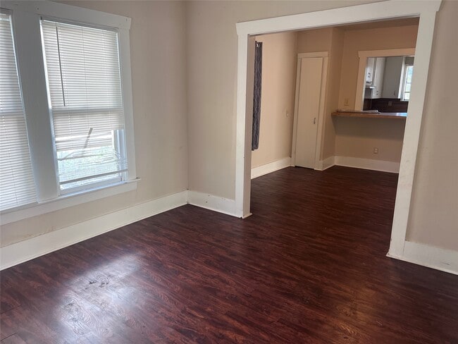 Building Photo - 202 W 1st St