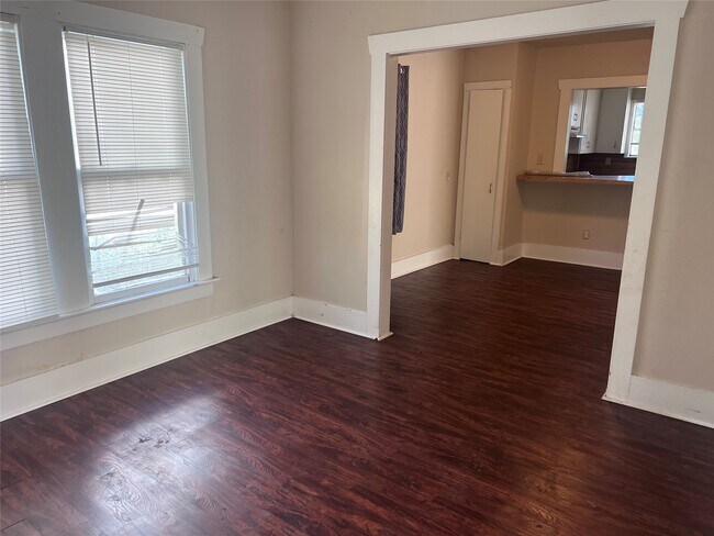 Foto del edificio - 202 W 1st St