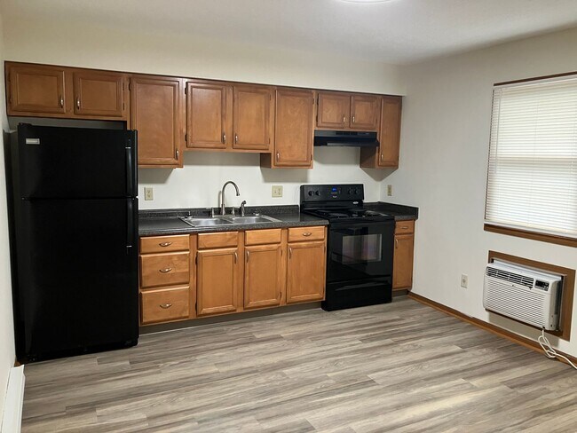 Building Photo - Troy Crossing - 2 Bedroom & 1.5 Bath Townh...