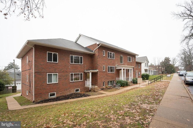 Building Photo - 1307 Sunken Rd