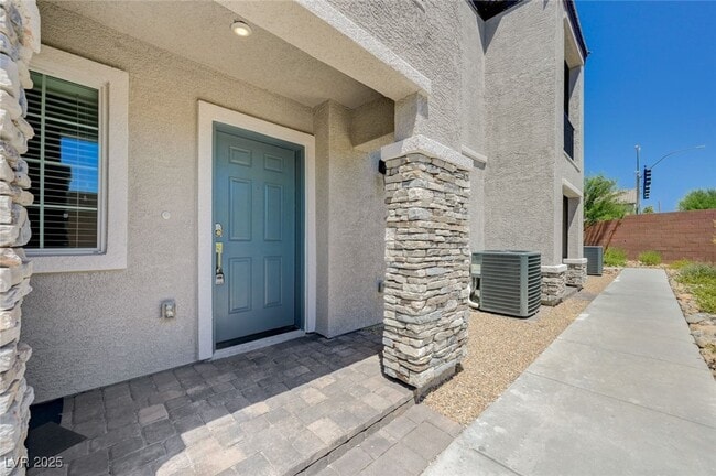 Building Photo - 6515 Taffrail Ave