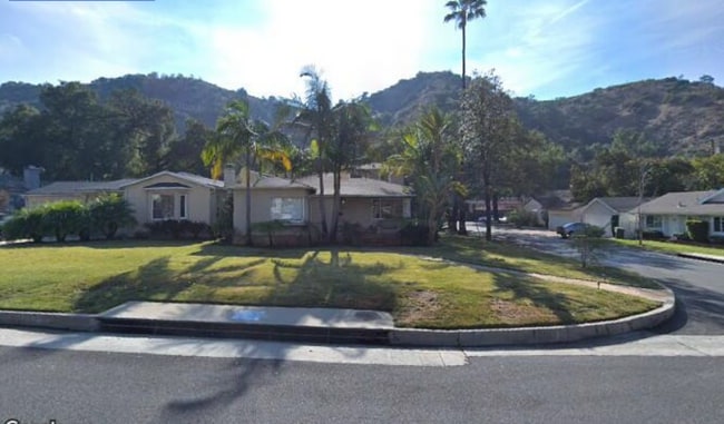 Corner Home - 2200 E Glenoaks Blvd