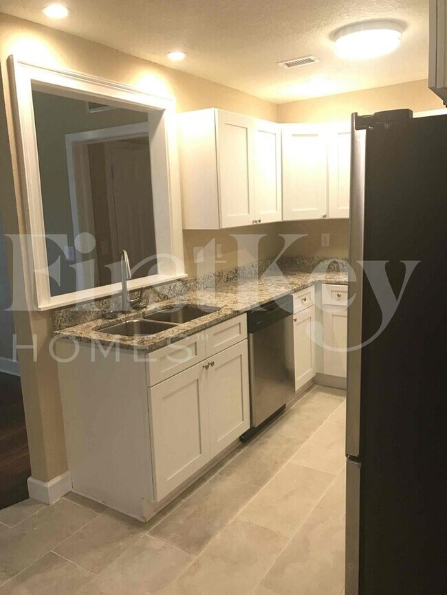 Foto del edificio - 6421 Burgundy Rd S
