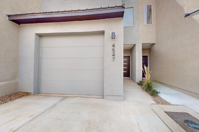 Foto del edificio - New Townhouse NE Heights 2/bedroom 1.5/bath 1/CG