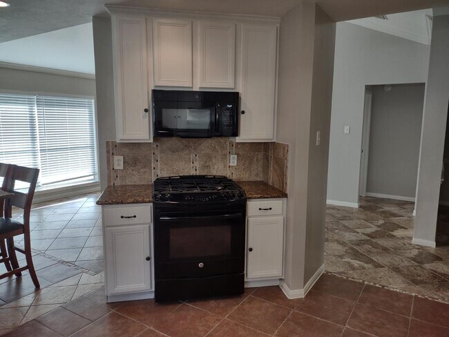 Building Photo - 3406 Glenhill Dr