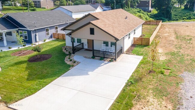 Foto del edificio - 205 Kingwood Rd