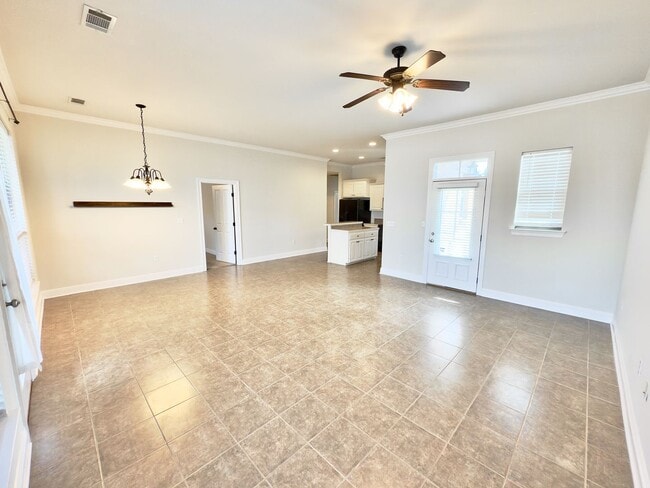 Foto del edificio - Lakefront Charm Near LSU – 3 Bed, 2 Bath w...