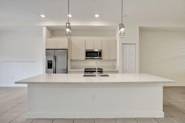 Foto del edificio - 7855 NW 104th Ave