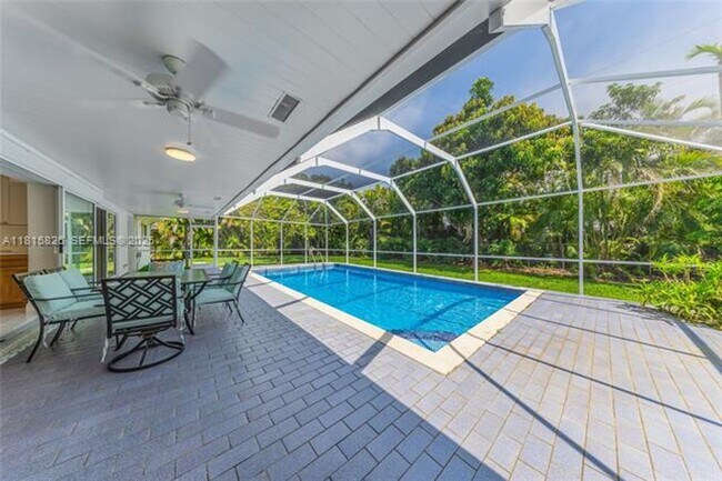 Foto del edificio - 8825 SW 151st St