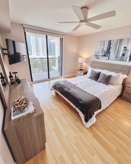 Building Photo - 540 Brickell Key Dr