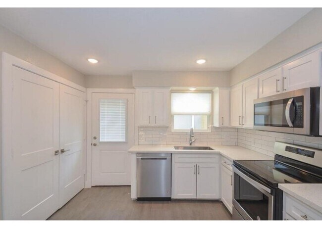 Building Photo - 6315 Bowers St