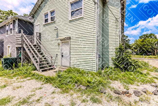 Building Photo - 611 W Jackson St