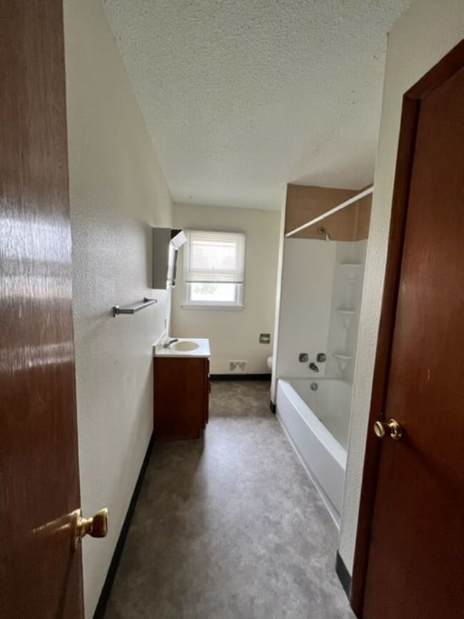 Building Photo - 312 W Ingals Ave