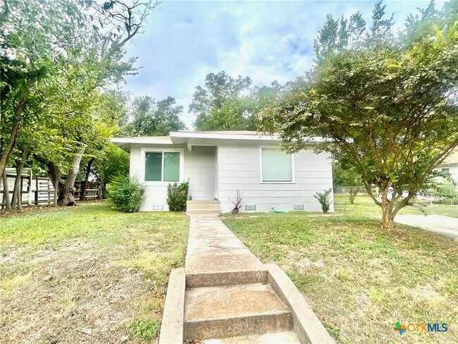 Building Photo - 1109 Davis St