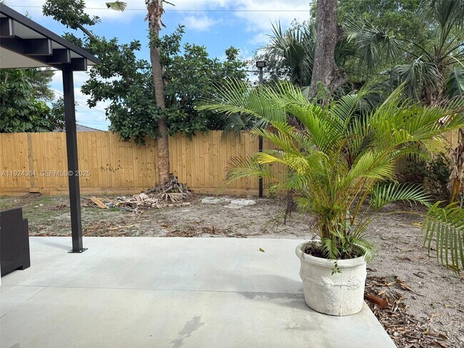 Building Photo - 16561 NW 19th Ave