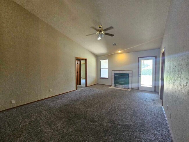 Building Photo - 4907 SE Randolph Rd