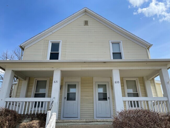 Frente - 631 S 16th St