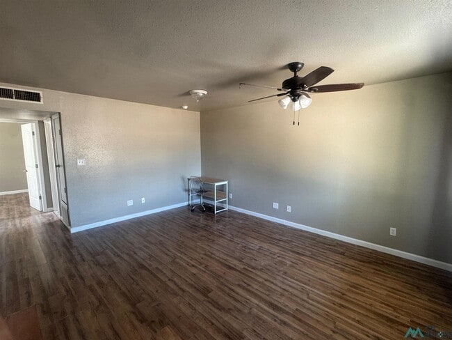 Foto del edificio - 905 Bullock Ct