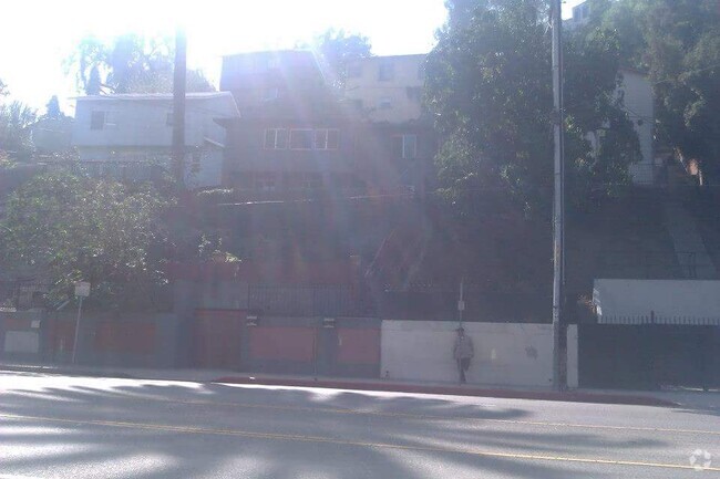 Building Photo - 2326 Riverside Dr