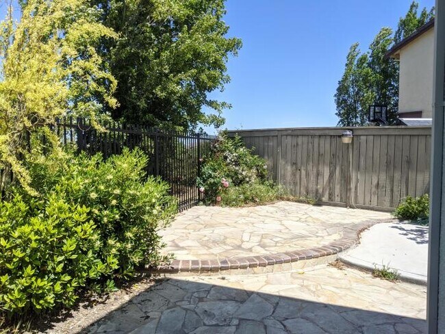 Building Photo - 4 bedroom in Hercules CA 94547