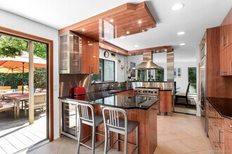 Building Photo - 6 Strathmore Ct