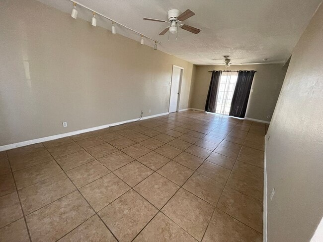 Building Photo - Beautiful North Central Home