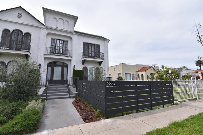 Building Photo - 2837 S Bronson Ave