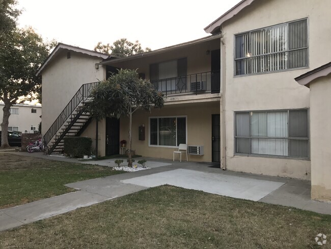 Building Photo - 717 E Santa Fe Ave