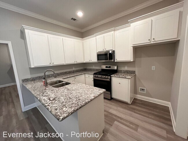 Foto del edificio - 3 br, 2 bath House - 569 Silver Hill Dr