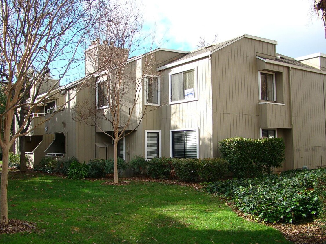 Primary Photo - Condo, upstairs, 2 bedroom