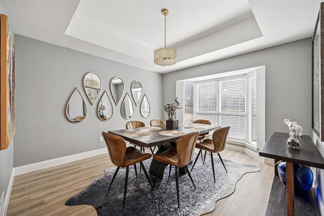 Building Photo - 2833 Meadowbrook Dr