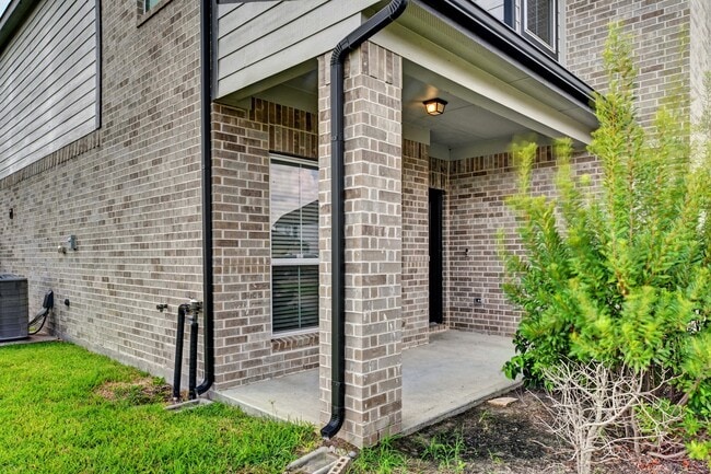 Building Photo - 3303 Owl Hollow Dr