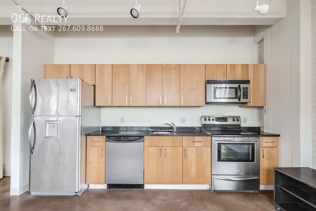 Building Photo - 412 S 13th St