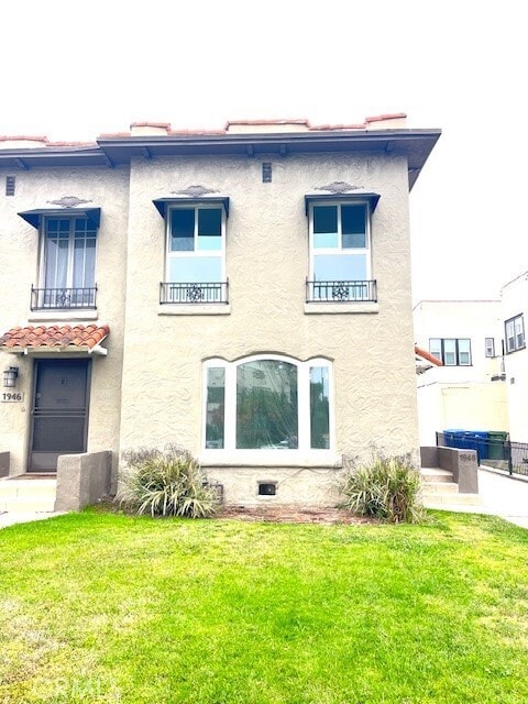Building Photo - 1946 Bronson Ave