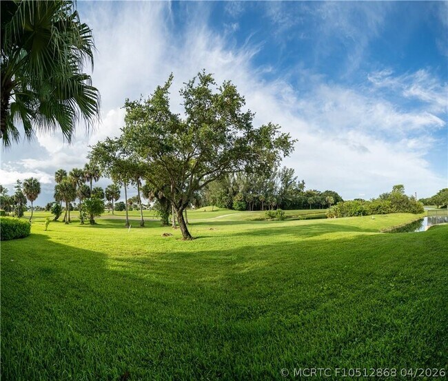 Foto del edificio - 3350 Pinewalk Dr N