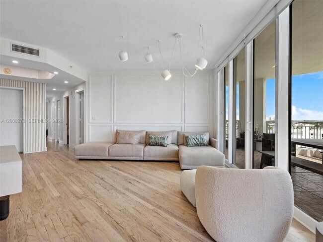 Foto del edificio - 9751 E Bay Harbor Dr