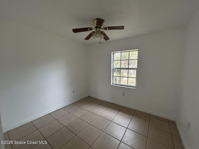 Building Photo - 613 Paw Paw St