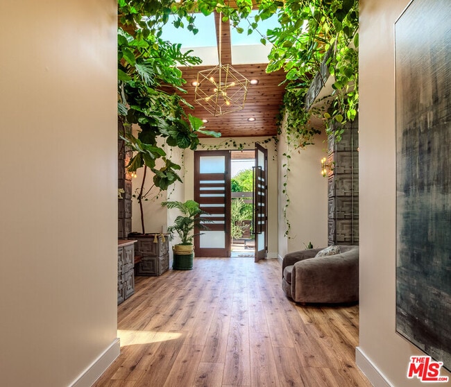 Foto del edificio - 5922 Oakdale Ave