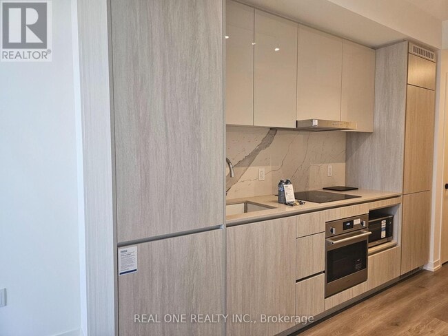 Building Photo - 28 Interchange Wy