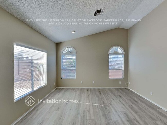 Building Photo - 1055 W Sunward Dr