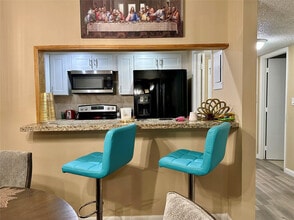Building Photo - 4156 Inverrary Dr