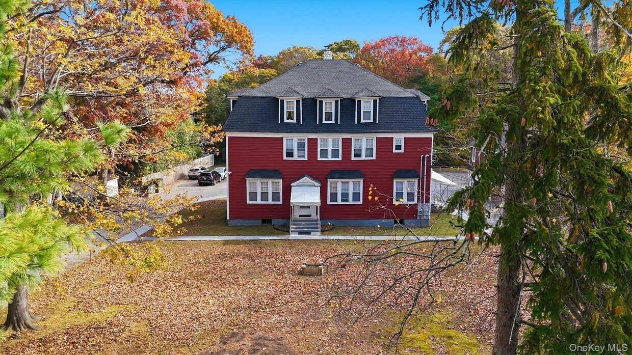 Primary Photo - 221 Lake Ave S