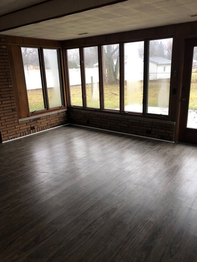 Building Photo - 3158 IN-236