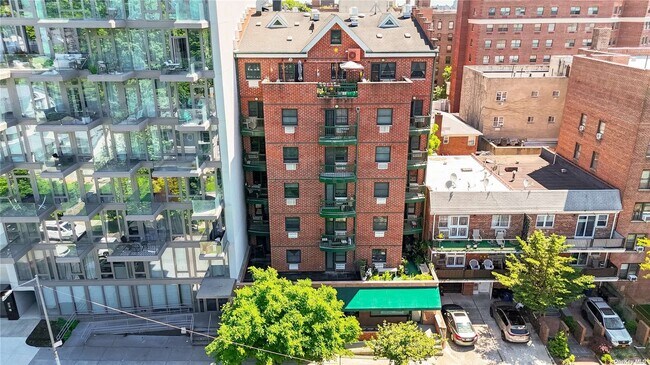 Foto del edificio - 83-71 116th St
