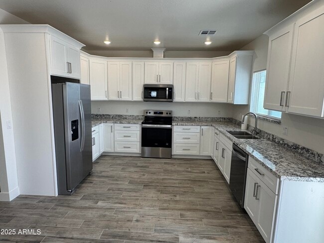 Building Photo - 2814 E Roeser Rd