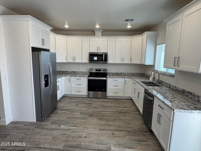 Foto del edificio - 2814 E Roeser Rd