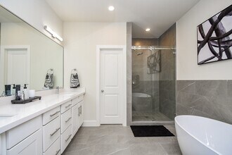 Building Photo - 139 Eastwood St