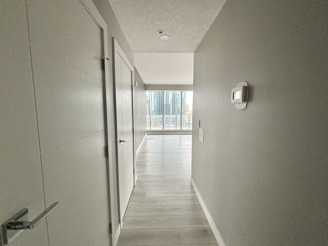 Photo du bâtiment - 10180-10103 103 St NW